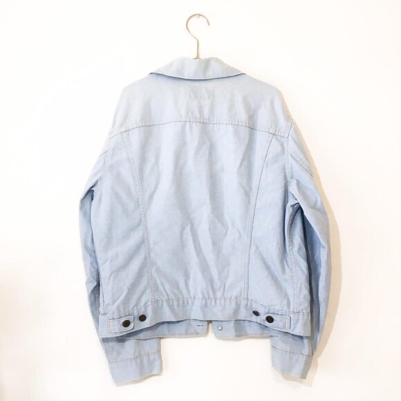 Levi’s Light Wash Thin Denim Jacket - Picture 6 of 8
